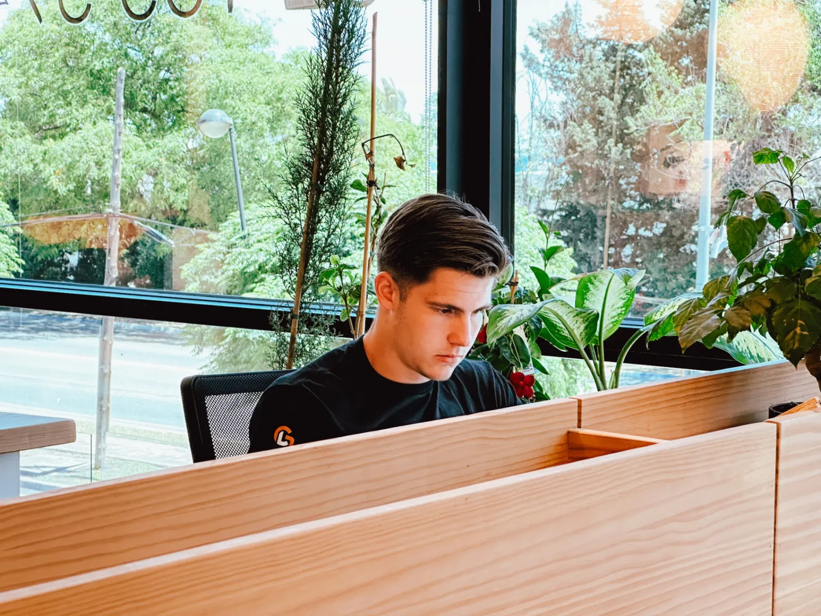 Geconcentreerd aan het werk