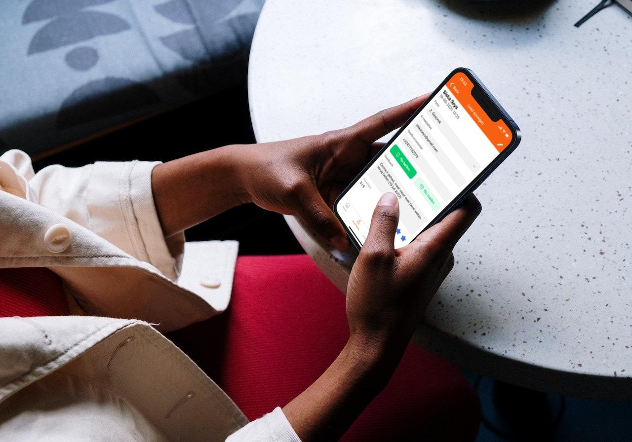 Onze eigen app voor het opvolgen van warme leads!
